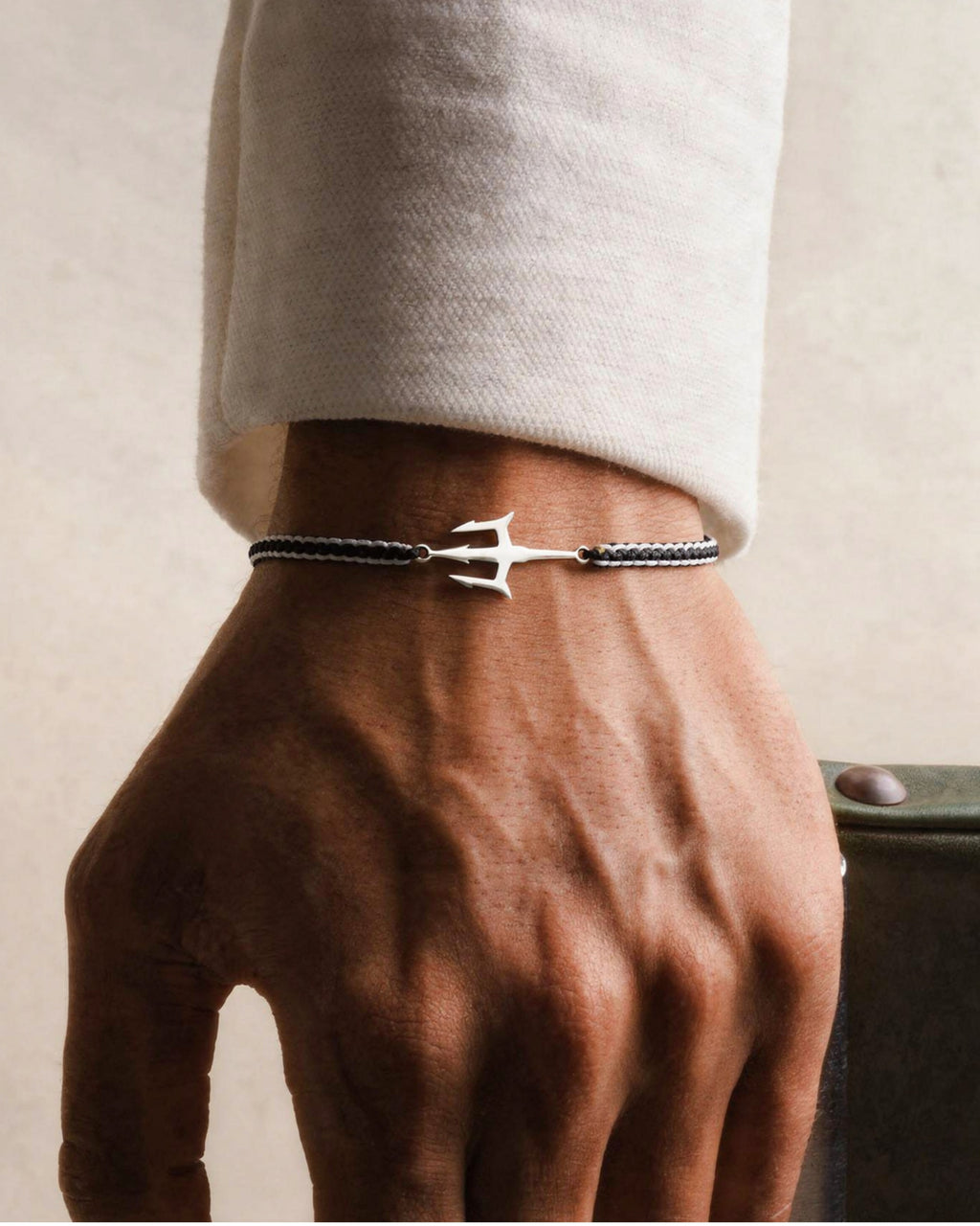 925 Sterling Silver / Threaded Black White Poseidon Bracelet
